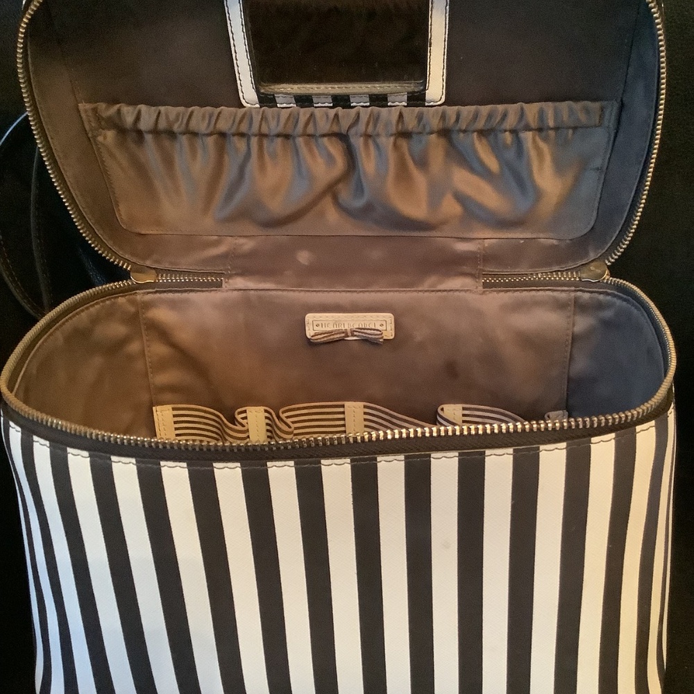 Henri Bendel Centennial Leather Train Case - Picture 5 of 7